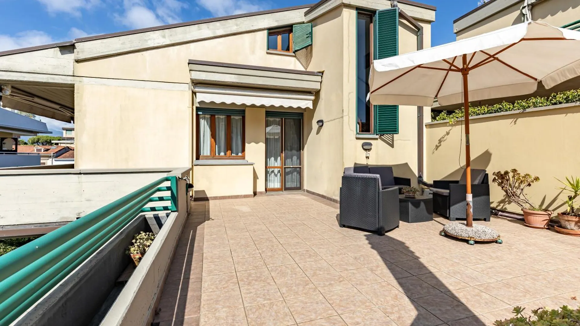 Two-Levels Apartment With Terrace And Parking Viareggio